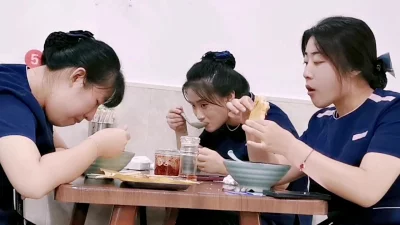 []一顿烧烤就能操逼