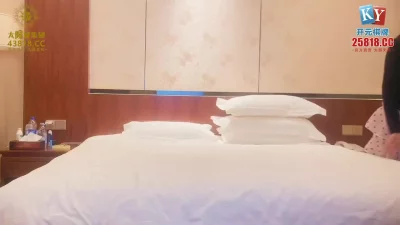 []外盘赌球赚钱叫个毛没长齐的嫩模