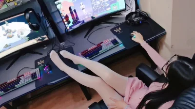 []妹妹一直喊痛不让操